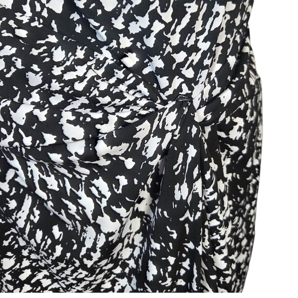 TanJay Black and White Cowl Neck Dress With Ruched Side Size 14 - Picture 3 of 6